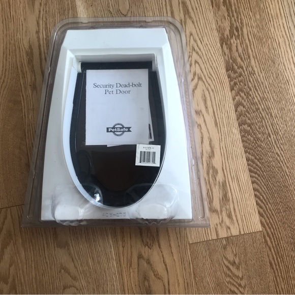 NWT in sealed box PetSafe Security Dead Bolt Pet Door - Picture 3 of 4